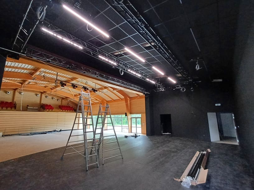 installation scène salle communale